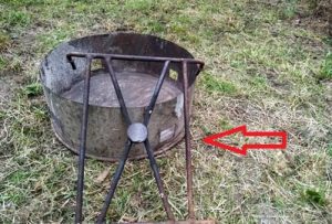 Brutzeln über offenem Feuer im Garten- Upcycling Feuerschale 100 %