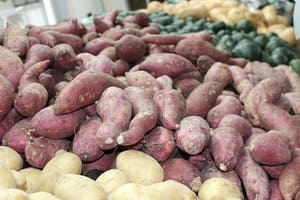 suesskartoffeln-in-verschiedenen-farben